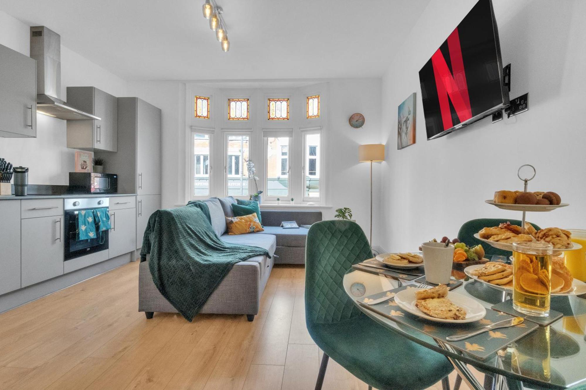 Homely - West Putney Apartament *