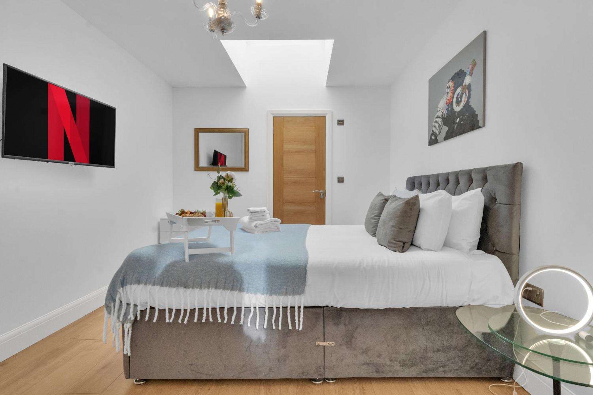 Homely - West Putney Apartament *