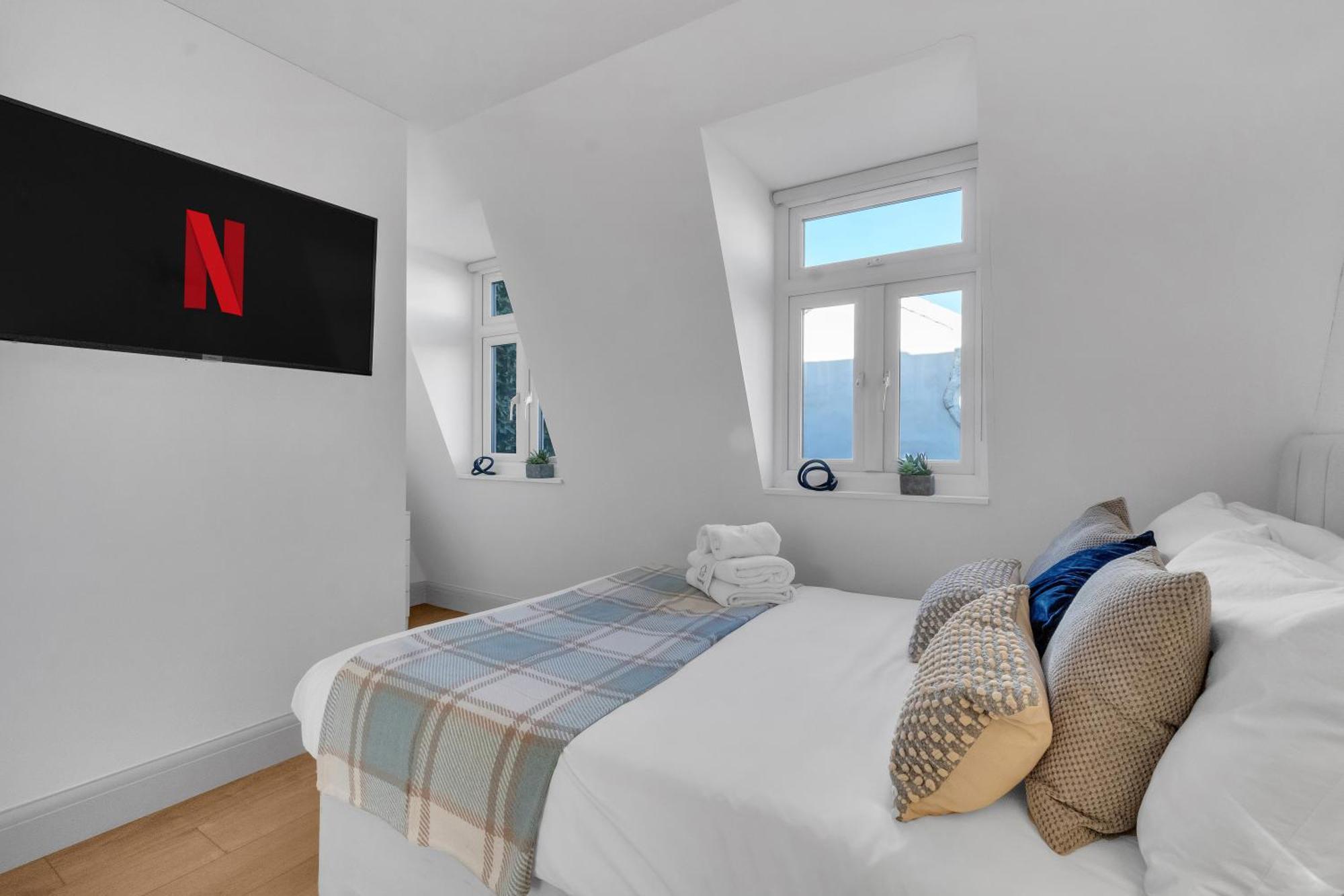Homely - West Putney Apartament *